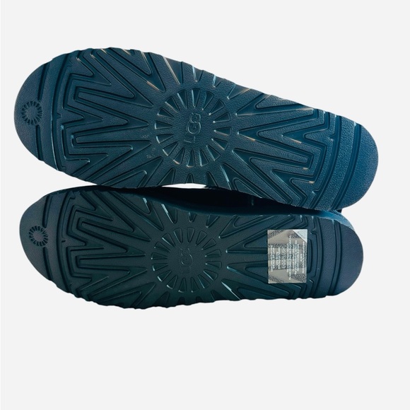 UGG Men’s Classic Stitch Black Mini Sherpa Atherson Boot - Picture 14 of 16